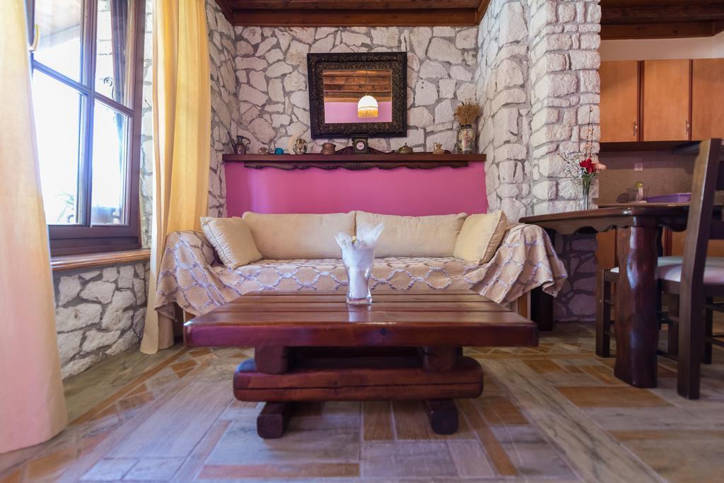 Luxury Stone Apartments Agia Efimia Buitenkant foto